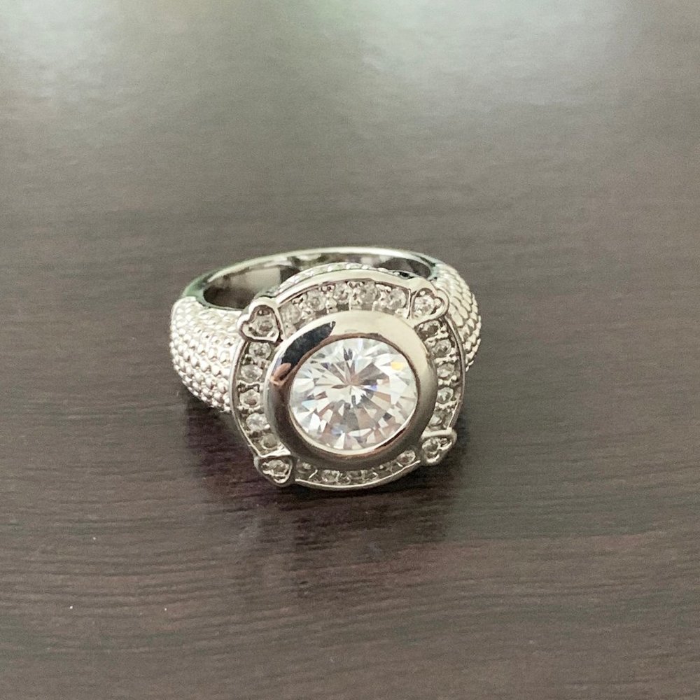 🎟 Round Cubic Zirconia Fashion Ring Heart Accent